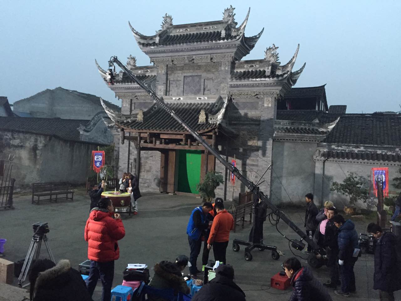 低压槽：欲望之城 相关产品