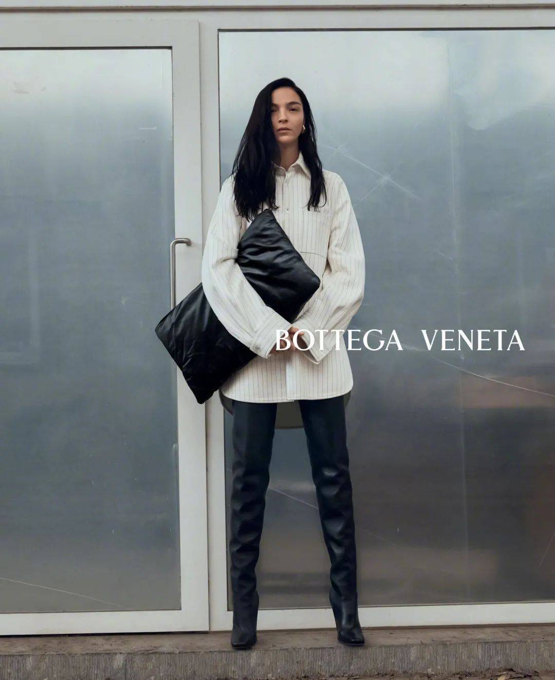 他朝那边走了 相关产品