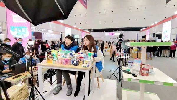 凤凰城等着你 相关产品