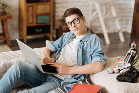 变形金刚：超能勇士崛起 国语版 相关产品