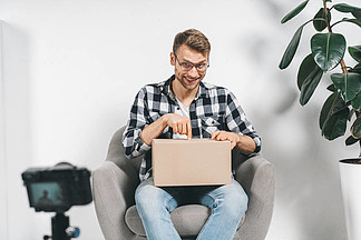 再见，男孩 相关产品