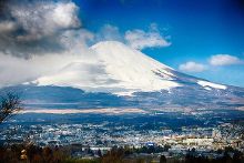 同一屋檐下 相关产品